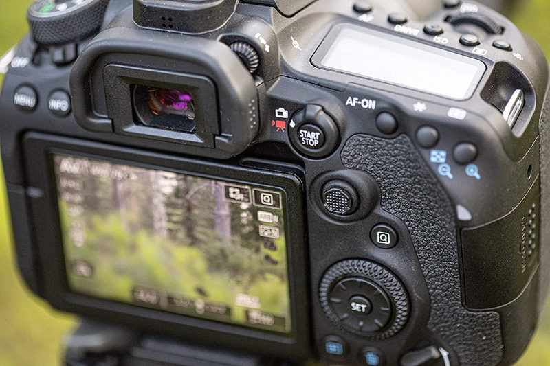 Canon EOS 90D Digital DSLR Camera with 18-135 IS USM Lens, 32.5 MP, Black