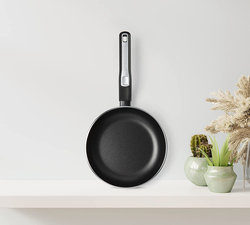 Black + Decker 20cm Non-Stick Fry Pan & Frying Pan with 5 Layer PTFE Spray Coating, 37.2 x 23.7 x 6.4cm, Black