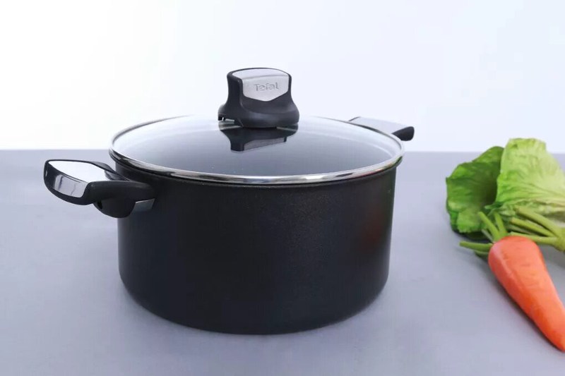 

Tefal 20cm Round Expertise Casserole with Lid, Black