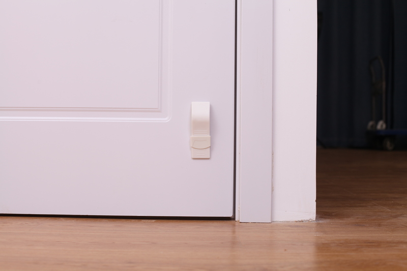 Vee Seven Child Protective Safety Door Stopper, 2 Pieces, White