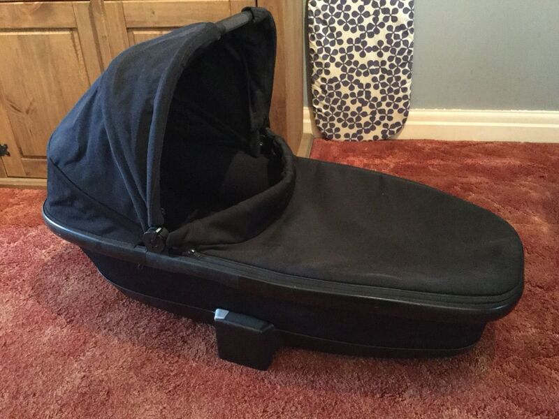 Quinny Foldable Baby Carrycot, Black Devotion