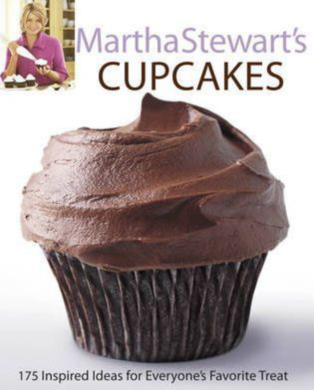 Martha Stewart's Cupcakes: 175 Inspired Ideas for Everyone's Favourite Treat, Paperback Book, By: Martha Stewart