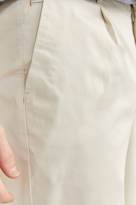 Springfield Relaxed Fit Pleated Chinos for Men, 40 EU, White