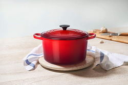 Le Creuset 10.25-inch 6.5qt Enamelled Cast Iron Deep Round Cookware Dutch Oven with Dual Handle, Red