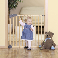Reer Twin Fix Active-Lock Baby Wood Simple Lock Safety Gate, Brown